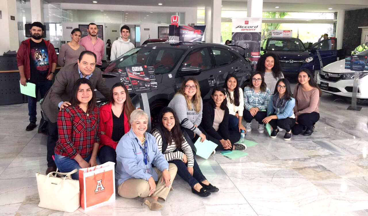 alumnos-visitaron-honda-xalapa_01