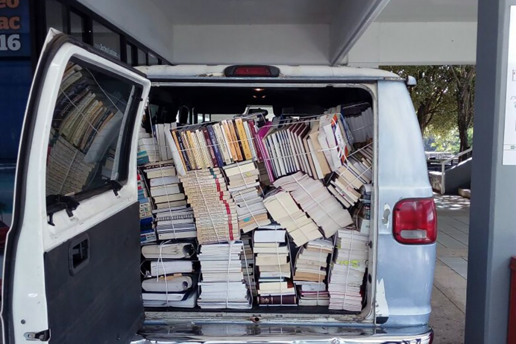 donacion-acervo-biblioteca-derecho_05