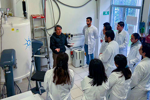 Alumnos de Ingeniería Visitan el Instituto de Química Aplicada de la UV