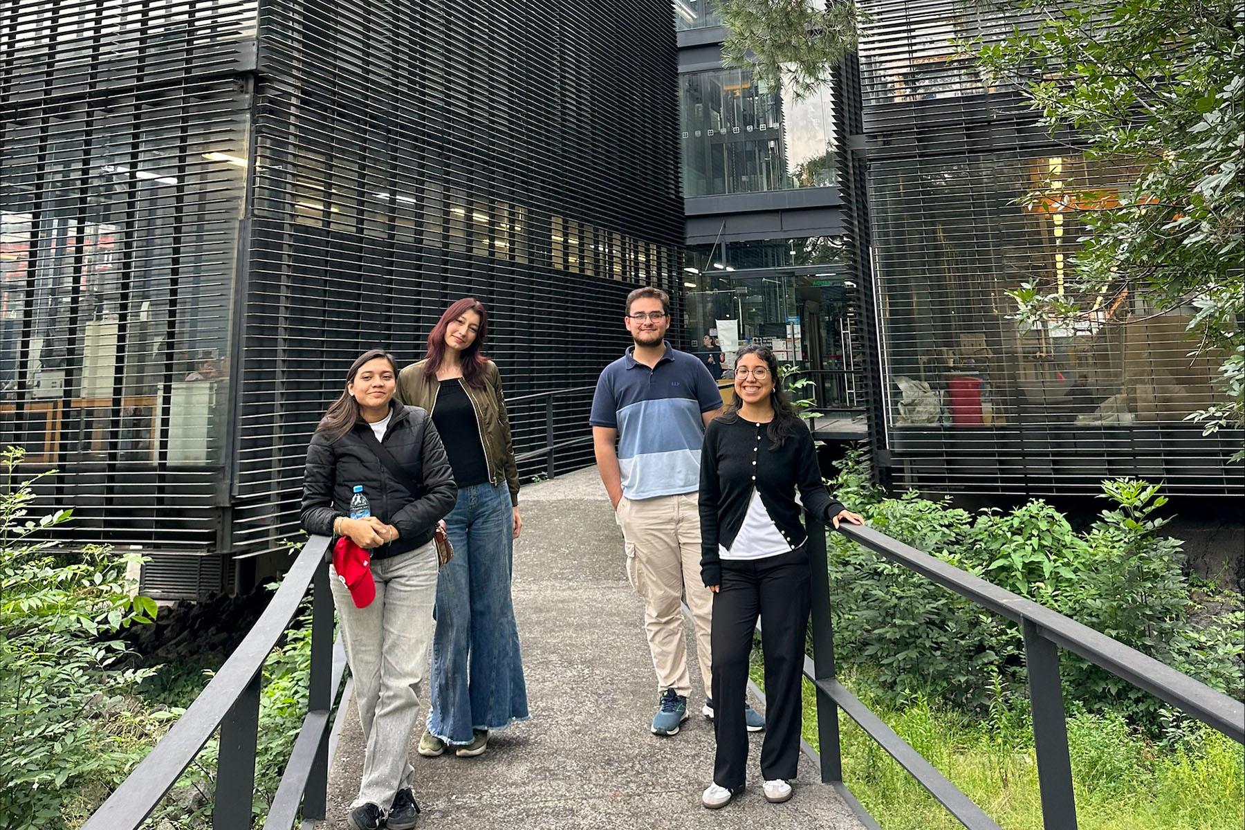 alumnos-biomedica-visitan-escuela-naval-laboratorio-unam_01