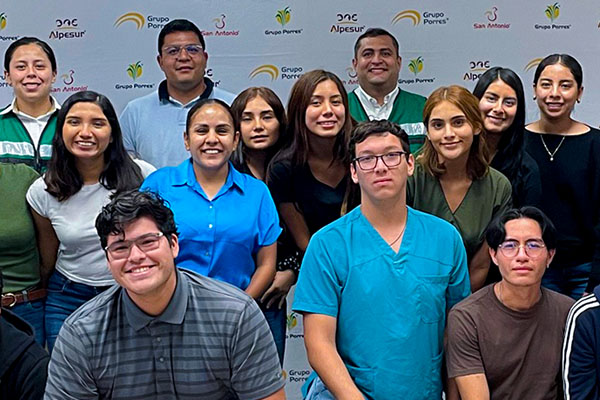 Alumnos de Veterinaria Visitan la Fábrica de Alimento de Grupo Porres