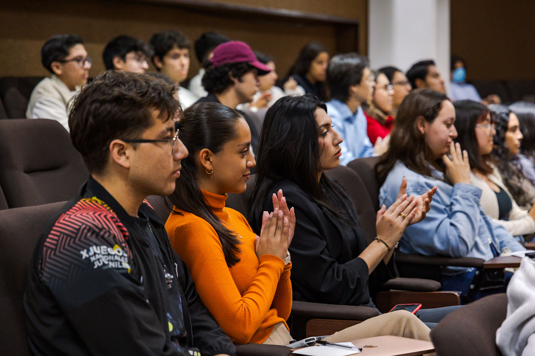 alumnos-derecho-foro-etica-abogado_01