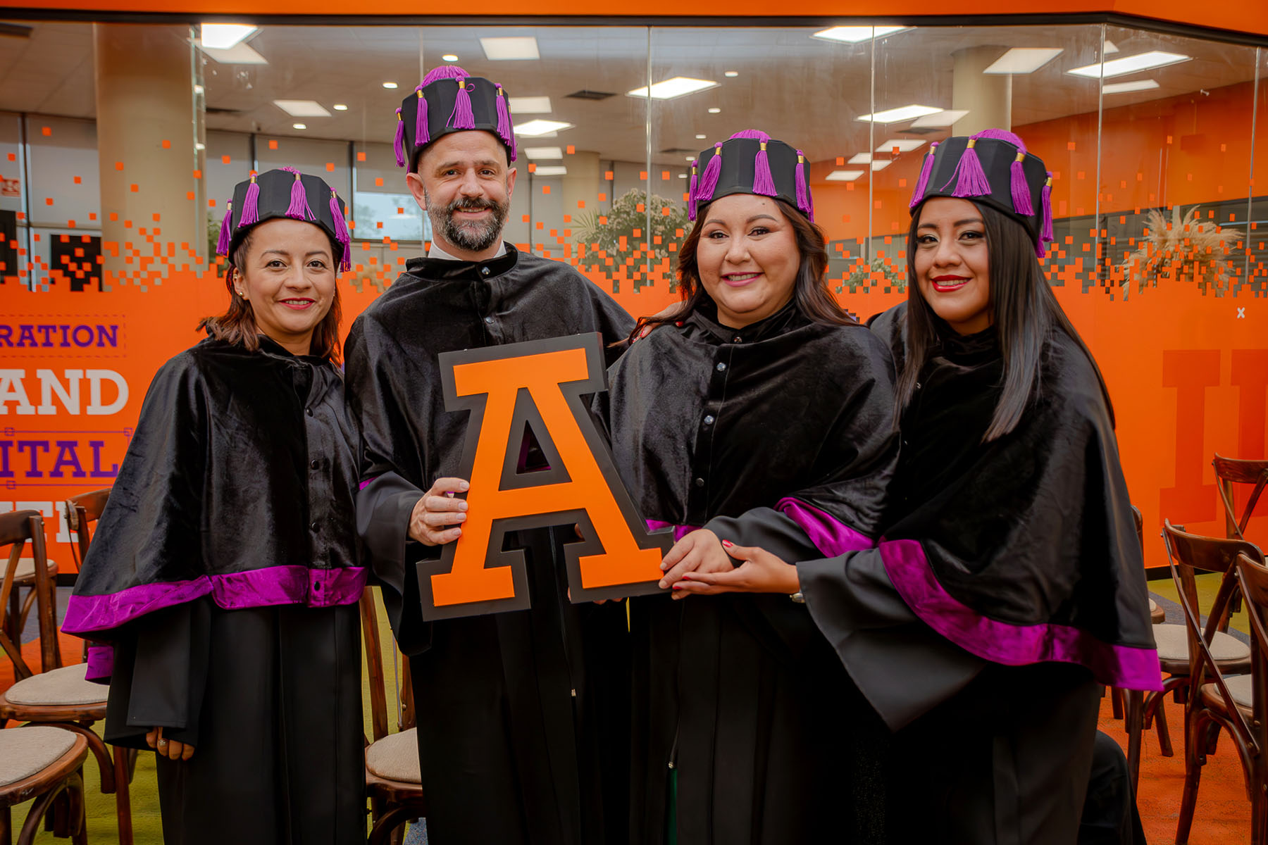 1 / 5 - Ceremonia Solemne de Conferimiento de Grado: Galería