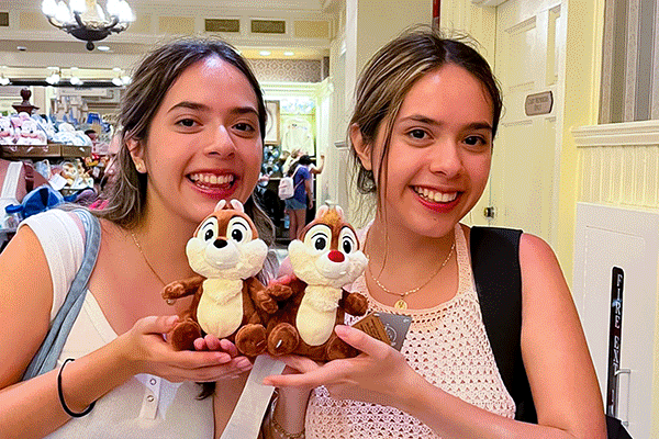 Alumnos Participan en el Programa de Intercambio Cultural de Disney